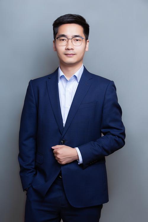 邓子州 视觉与舞美负责人